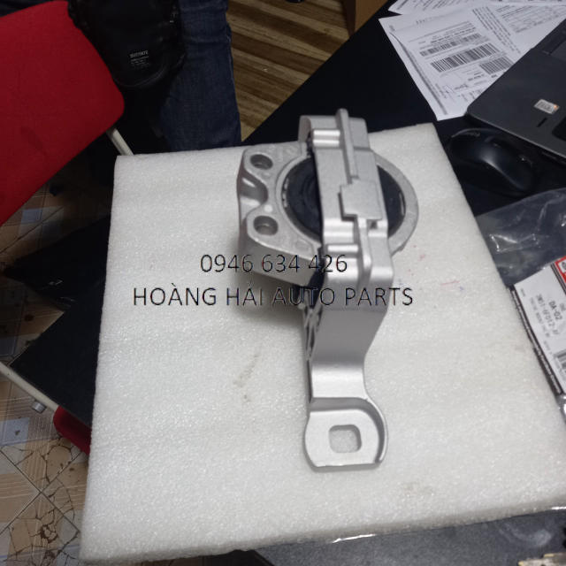 CAO SU CHÂN ĐẦU MÁY FORD FOCUS 2010
