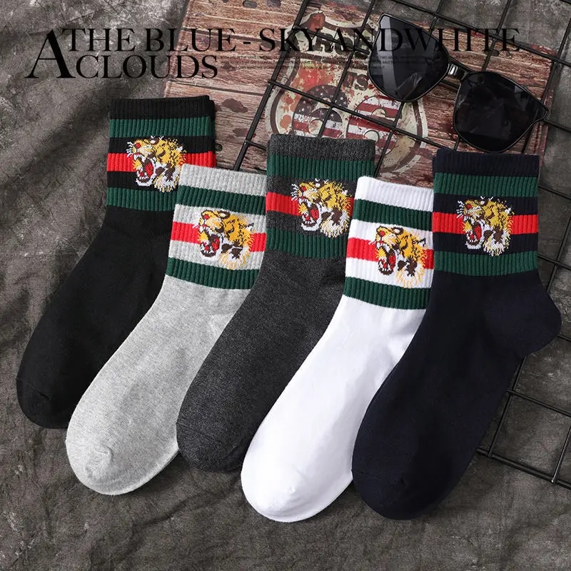 Embroidered tiger socks casual sports men's socks Business classic striped sock. 