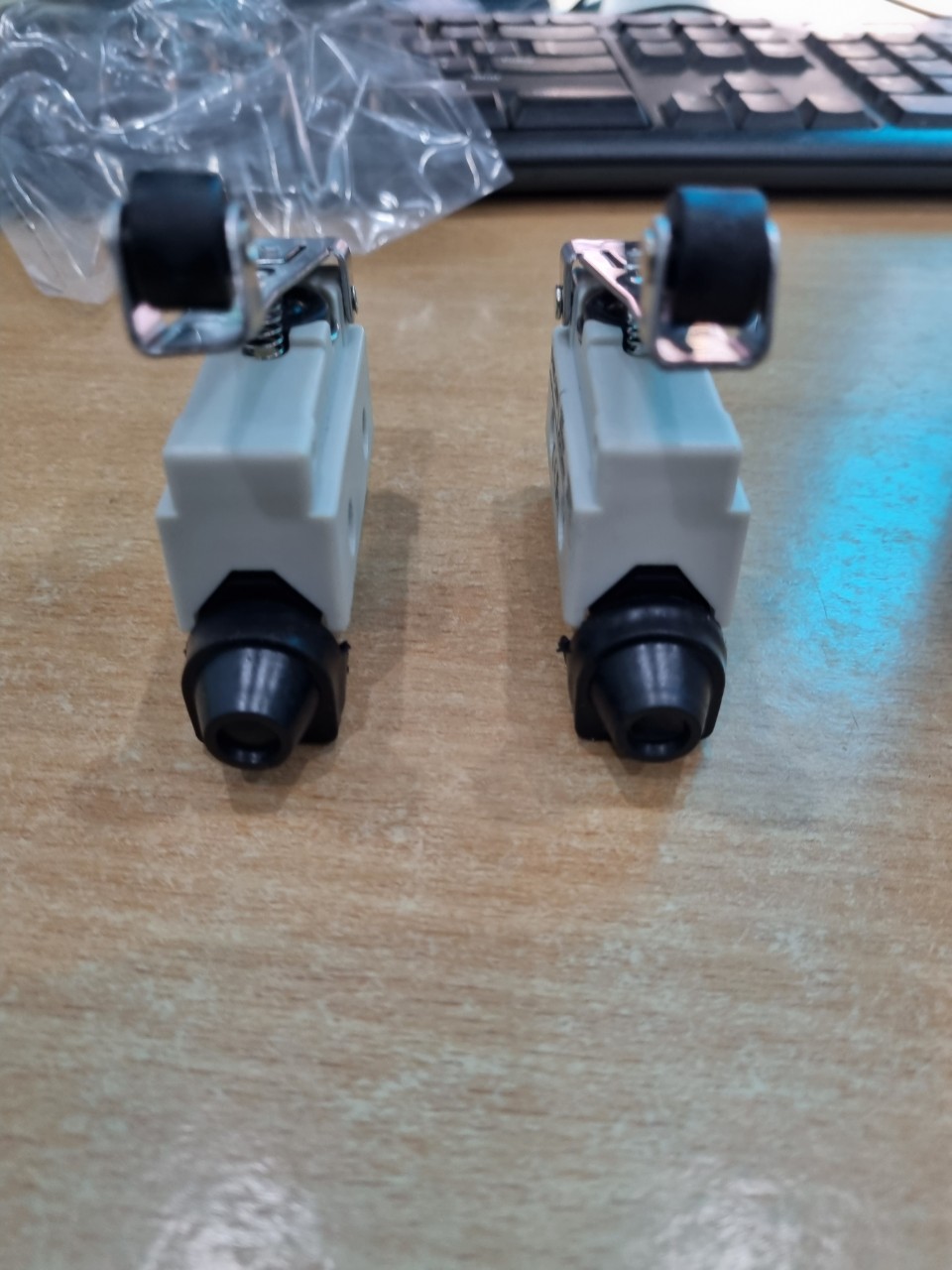 Công Tắc Hành Trình D4MC-2000 250VAC-10A