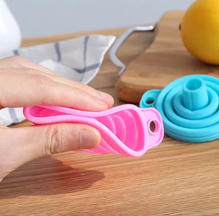 Foldable%20Funnel%20Silicone%20Collapsible%20Funnel%20Portable%20Funnels%20For%20Fuel%20Hopper%20Collapsible%20Beer/%20Oil%20Funnels%20Kitchen%20Tools%20-%20Image%204