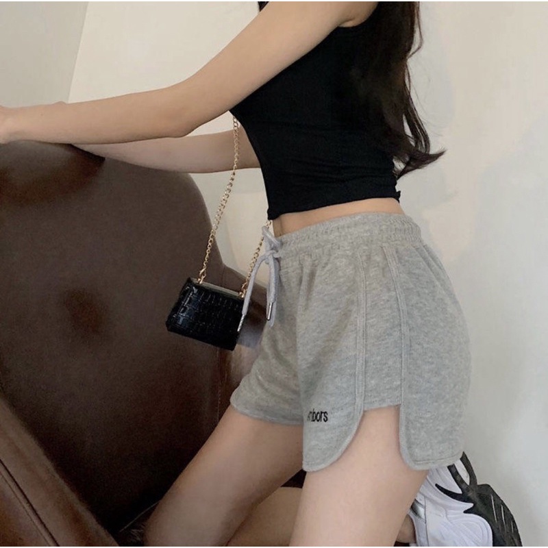 Quần Short Viền Thêu Chữ
