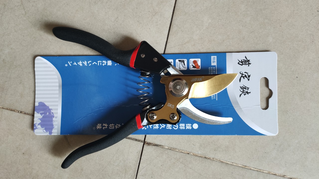 KÉO CẮT CÀNH SK5 JAPAN [ CÁN ĐEN LƯỠI VÀNG ]