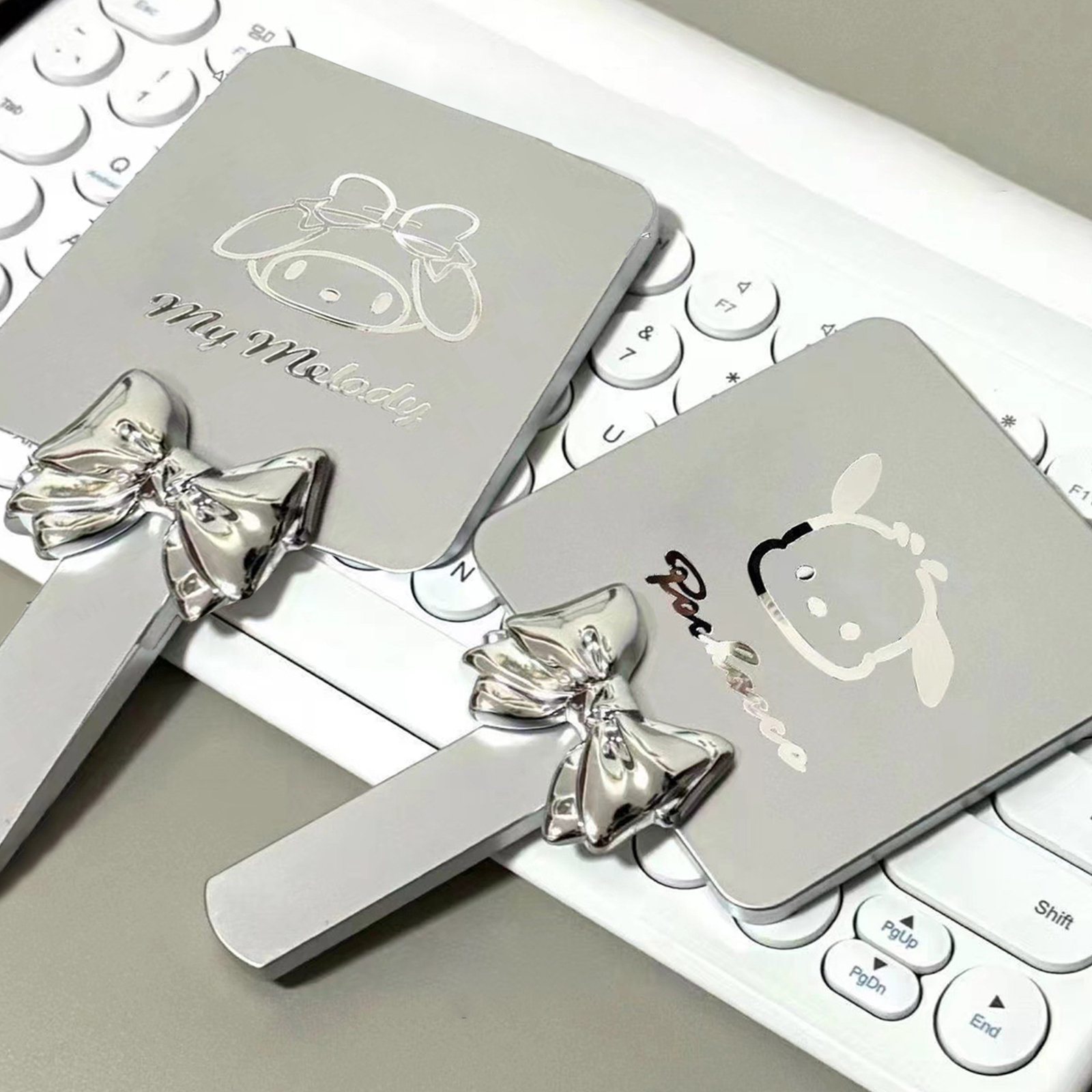 Cartoon Hello Kitty Square Mirror Mini Sanrio Hand-Held Desktop Makeup Mirror BANGCHEN. 