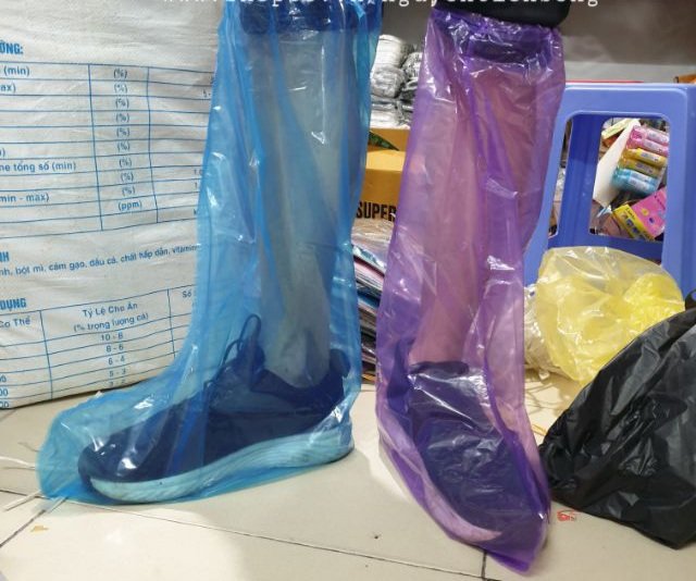 1 đôi ủng đi mưa, ủng bọc giày đi mưa