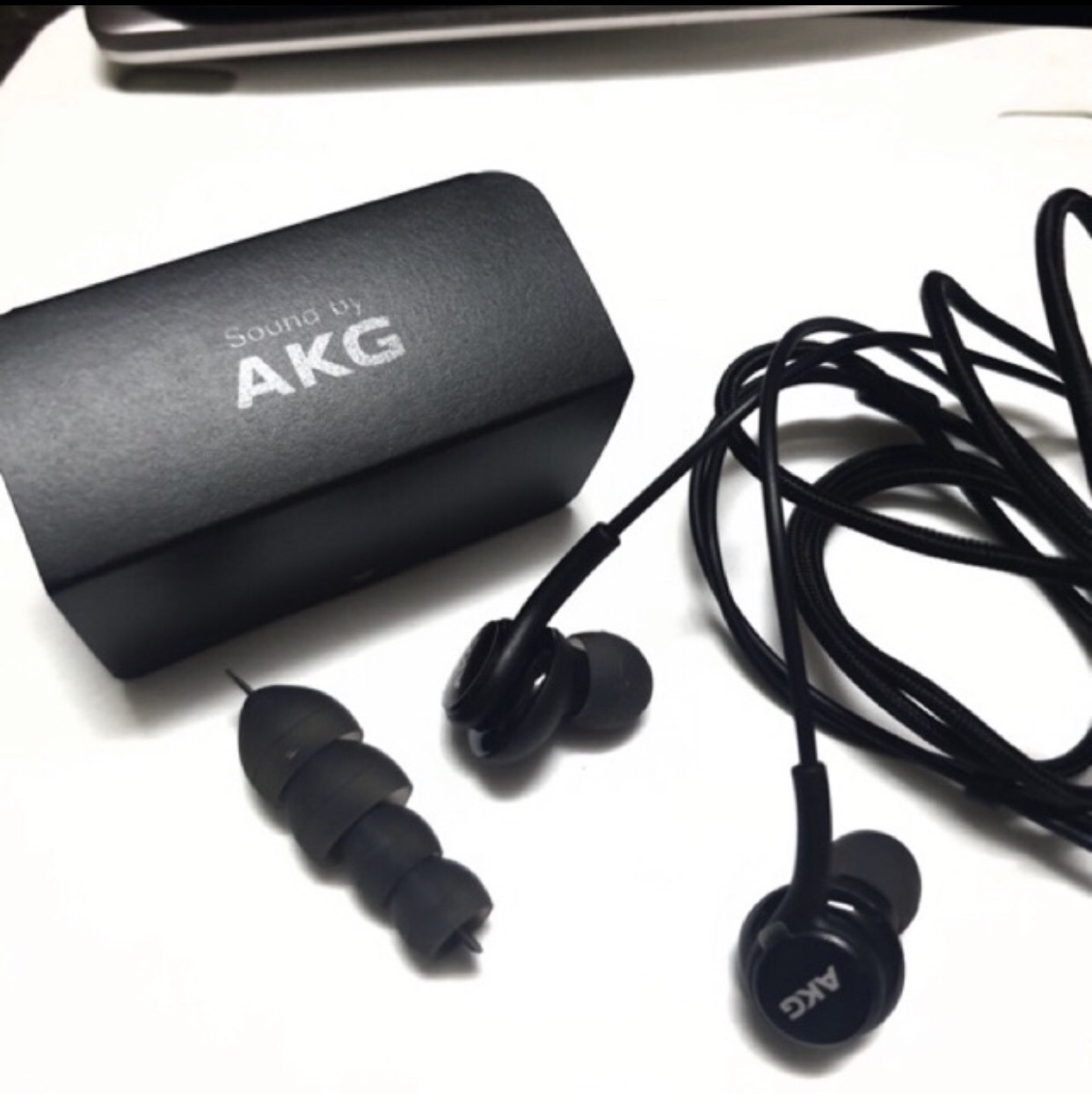TAI NGHE SAM SUNG AKG S20 CHÂN TYPEC {tặng Hộp đựng tai nghe}.
