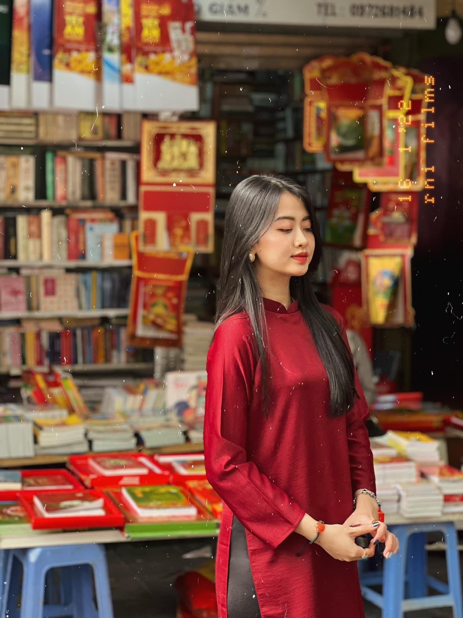 Áo Dài Cách Tân Dáng Xuông May Sẵn , Chất Lụa 2 Tà Cao Cấp.