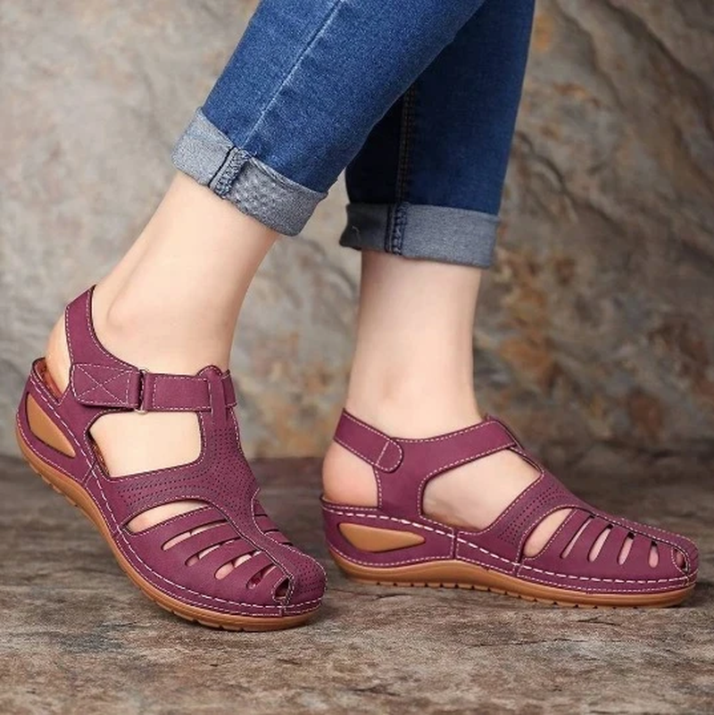 Giày sandals đế bằng kiểu retro