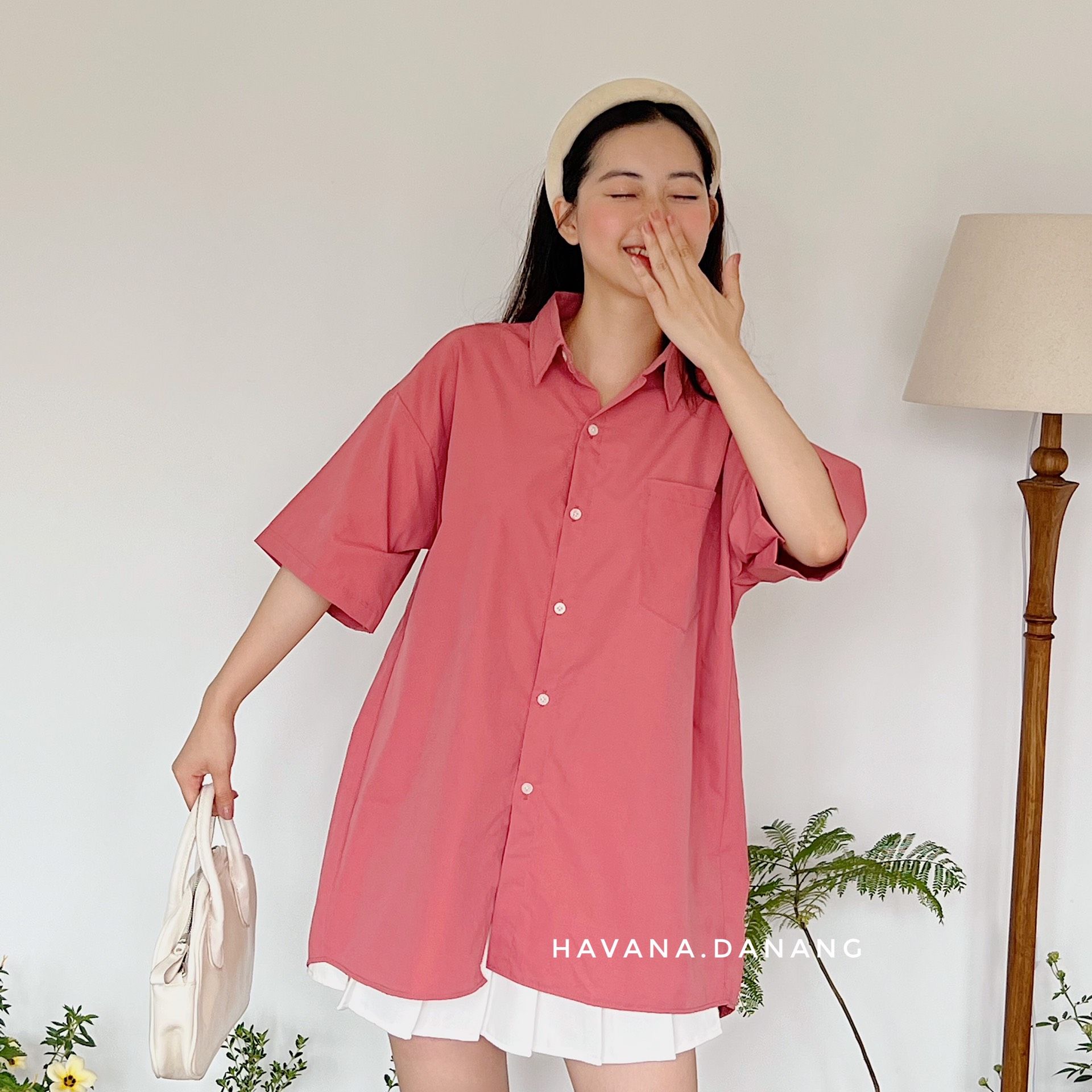 Áo sơ mi cộc tay trơn vạt xẻ tà