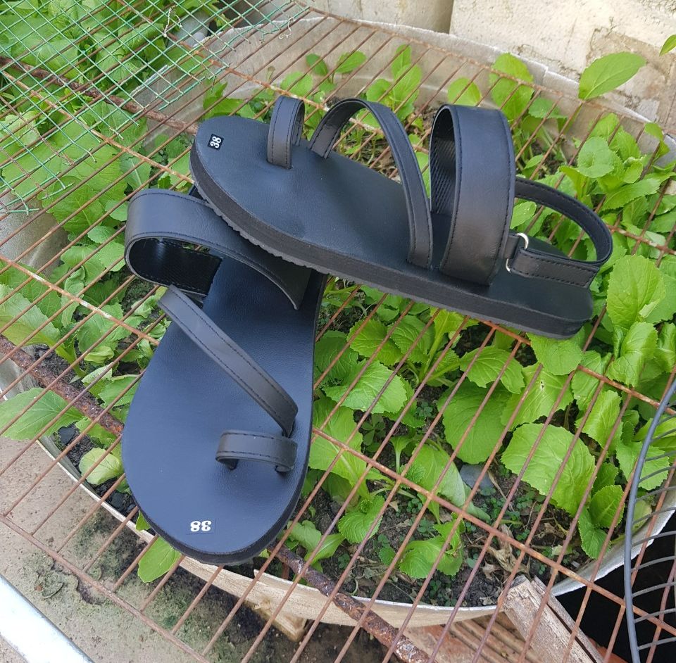 Dép xăng đan nam nữ ngón xéo đen ( thới giới sandal )