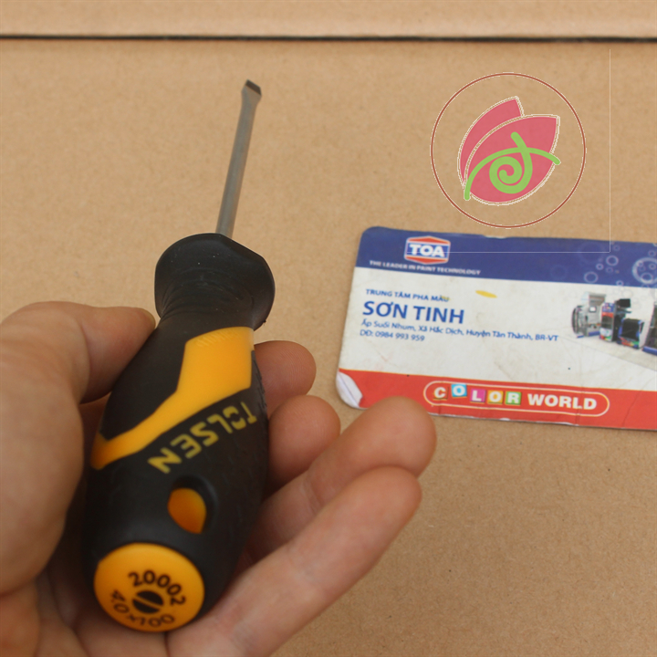 Tua vít dẹp cán mềm 4.0×100mm tolsen 20002