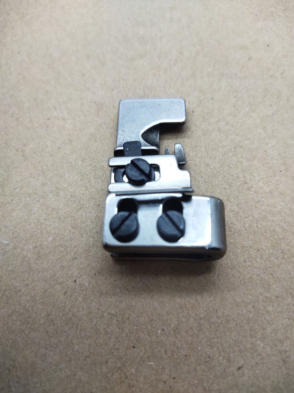 chân vịt nhún 4 chỉ máy vắt sổ jack