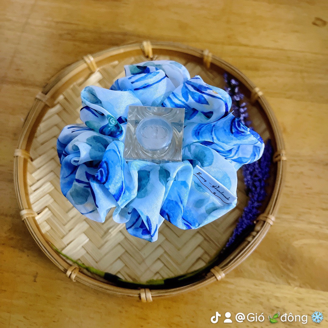 Scrunchies- đồ cột tóc chất tơ ánh hoa Hồng xanh