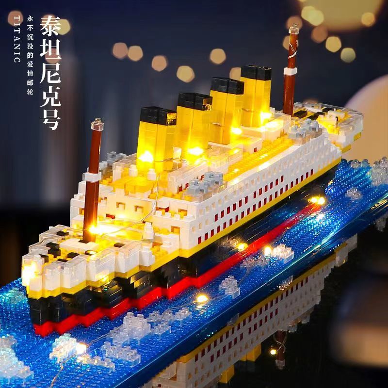 Aged difficult micro-compatible LEGO bricks Titanic pellet ship model huge educational toys simple shopping