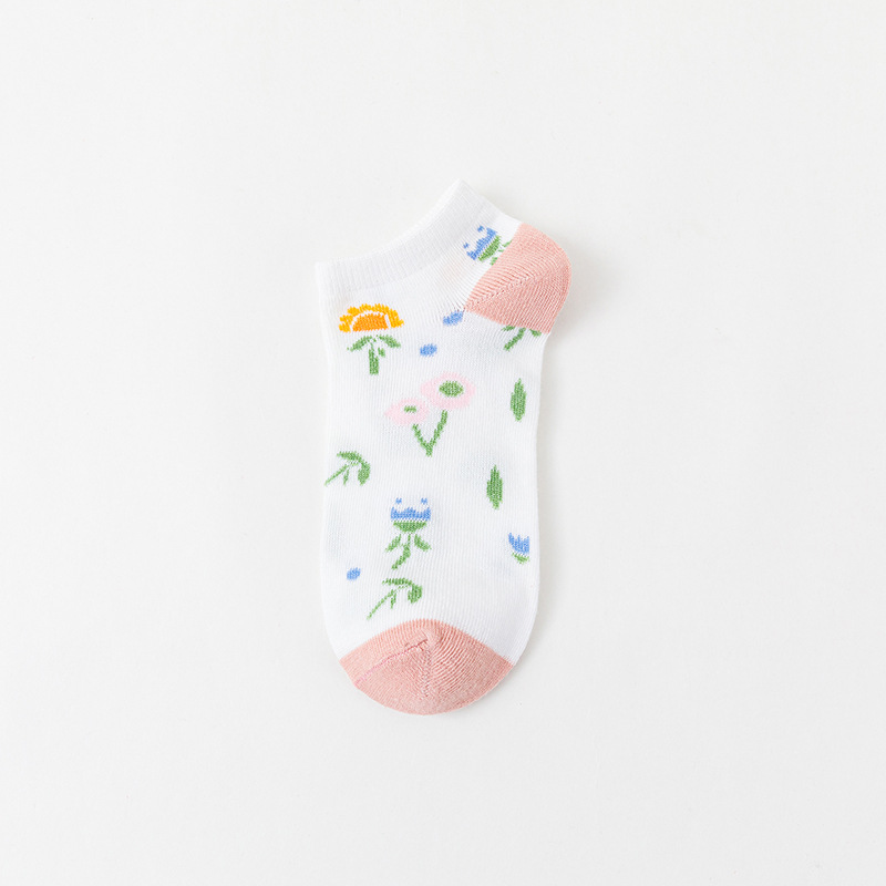 Short neck socks with cute strawberry pattern for women