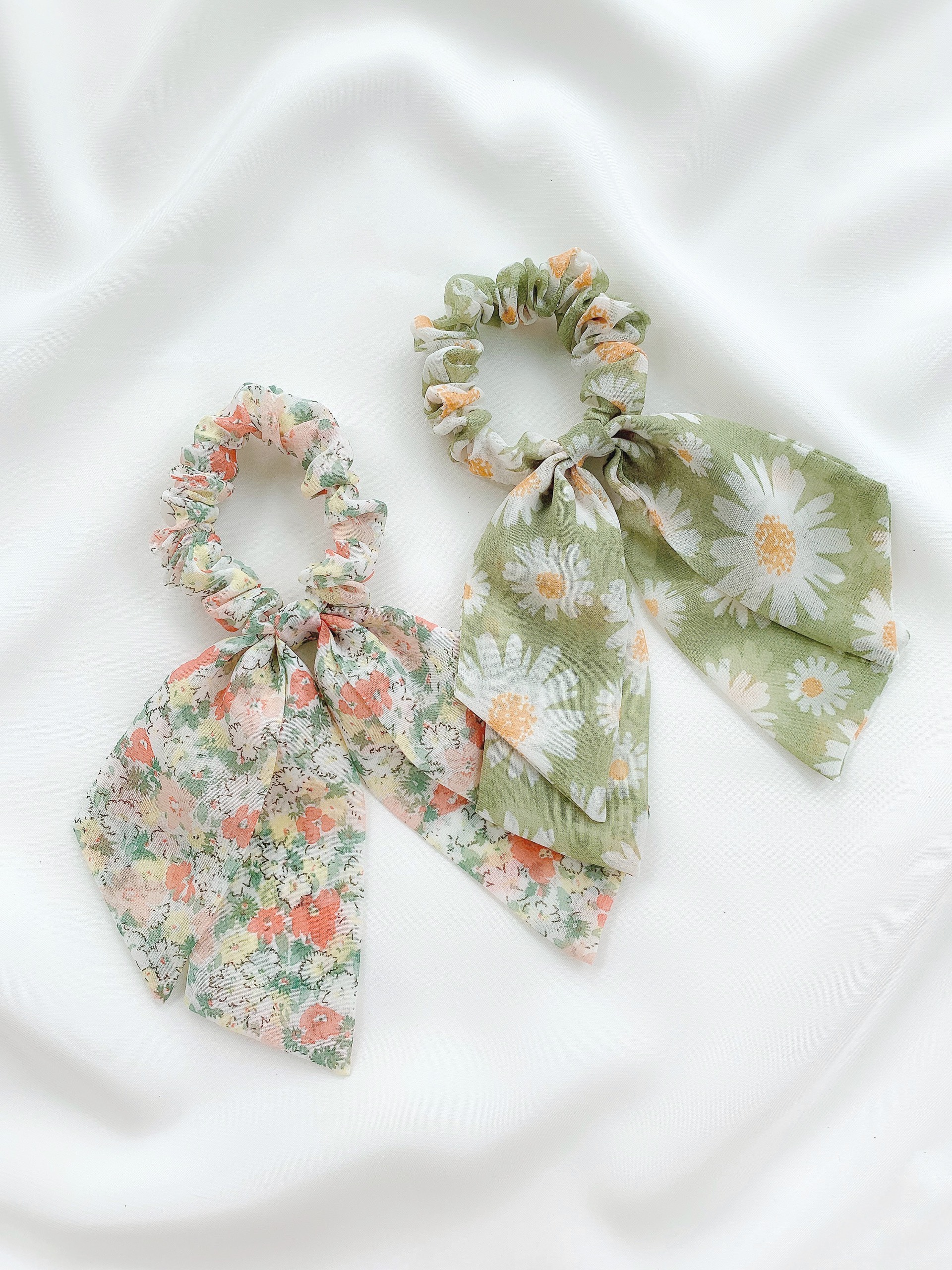Cột tóc nơ đôi Petal Scrunchie The little Bownie