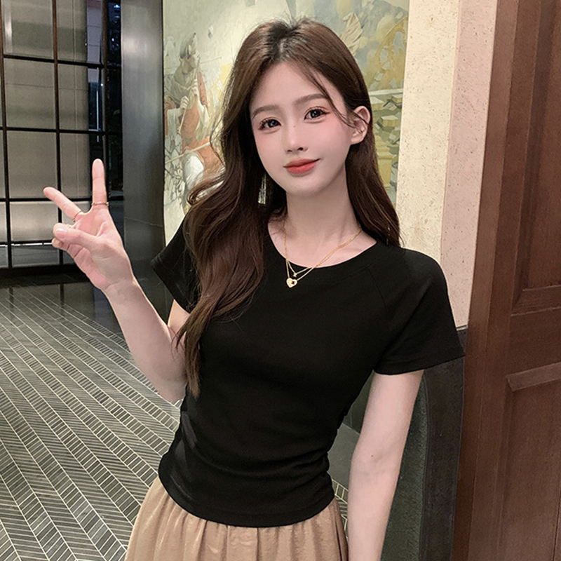Fashionable%20Hot%20Girl%20Short%20T-shirt%202025%20Summer%20New%20Style%20Back%20Hollow%20Design%20Slim%20Pleated%20Waist%20Short-sleeved%20Top%20-%20Image%202