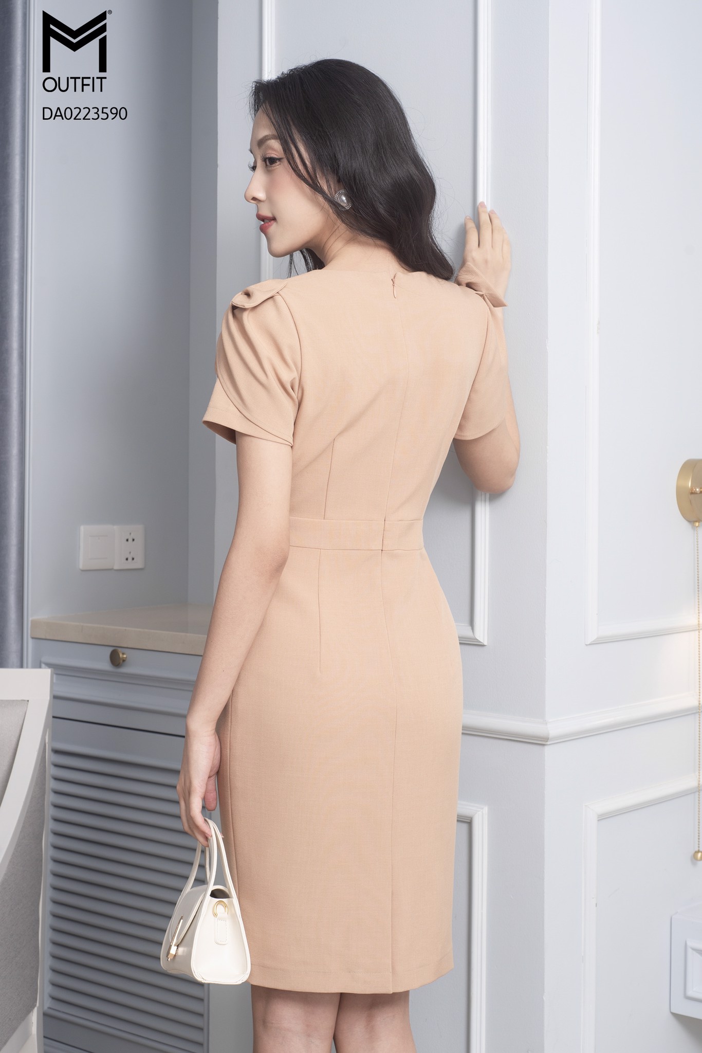 Đầm dáng bút chì, tay nơ