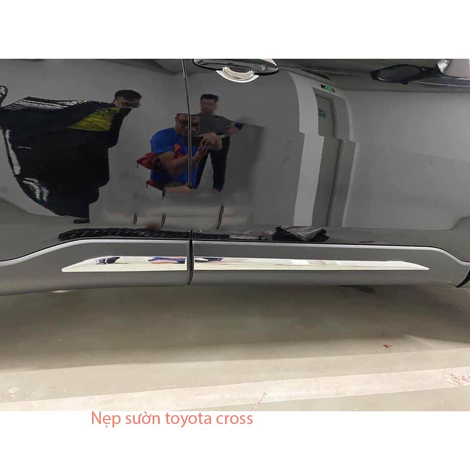 Ốp nẹp sườn, nẹp hông xe toyota cross 2020 2021 hàng đẹp