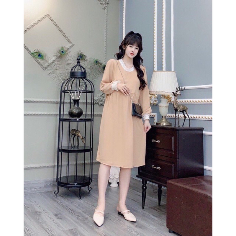 Váy bầu thiết kế cổ và tay phối ren