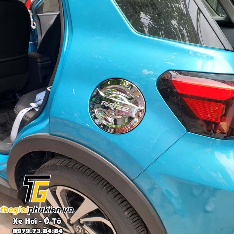 Ốp nắp bình xăng Toyota Raize 2021 mạ Crom