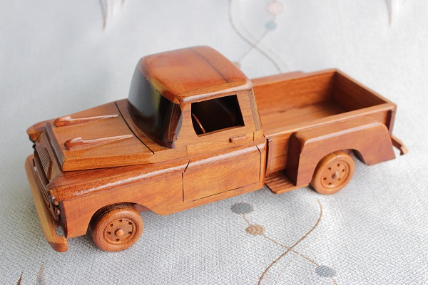 Mô hình xe bán tải bằng gỗ