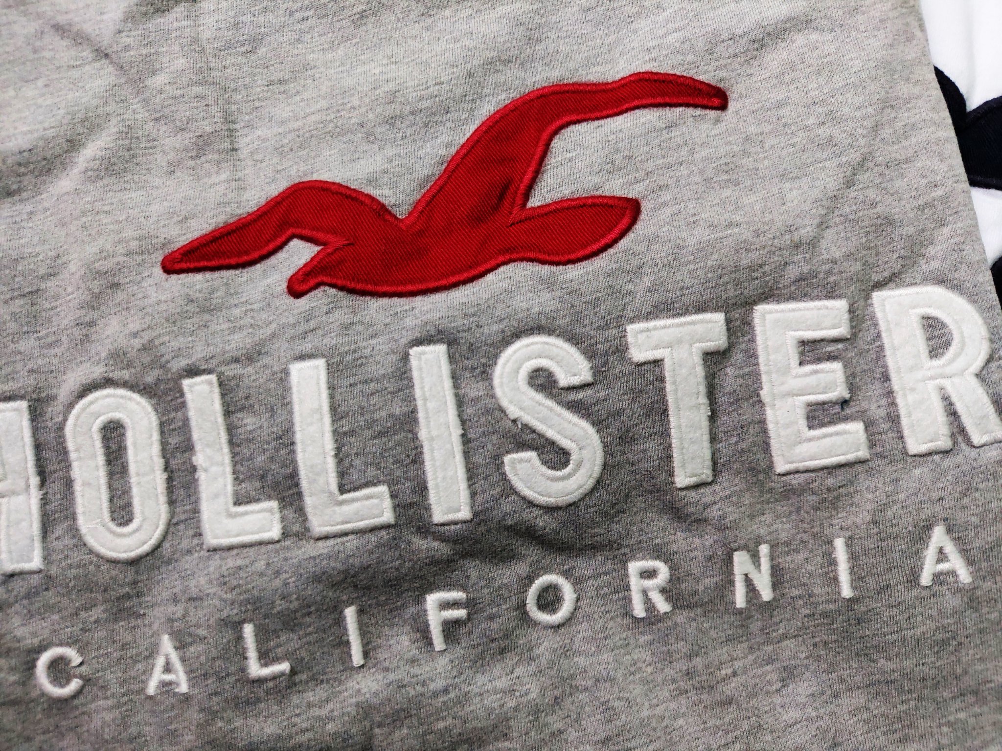 Áo thun Hollister White & Gray Basic