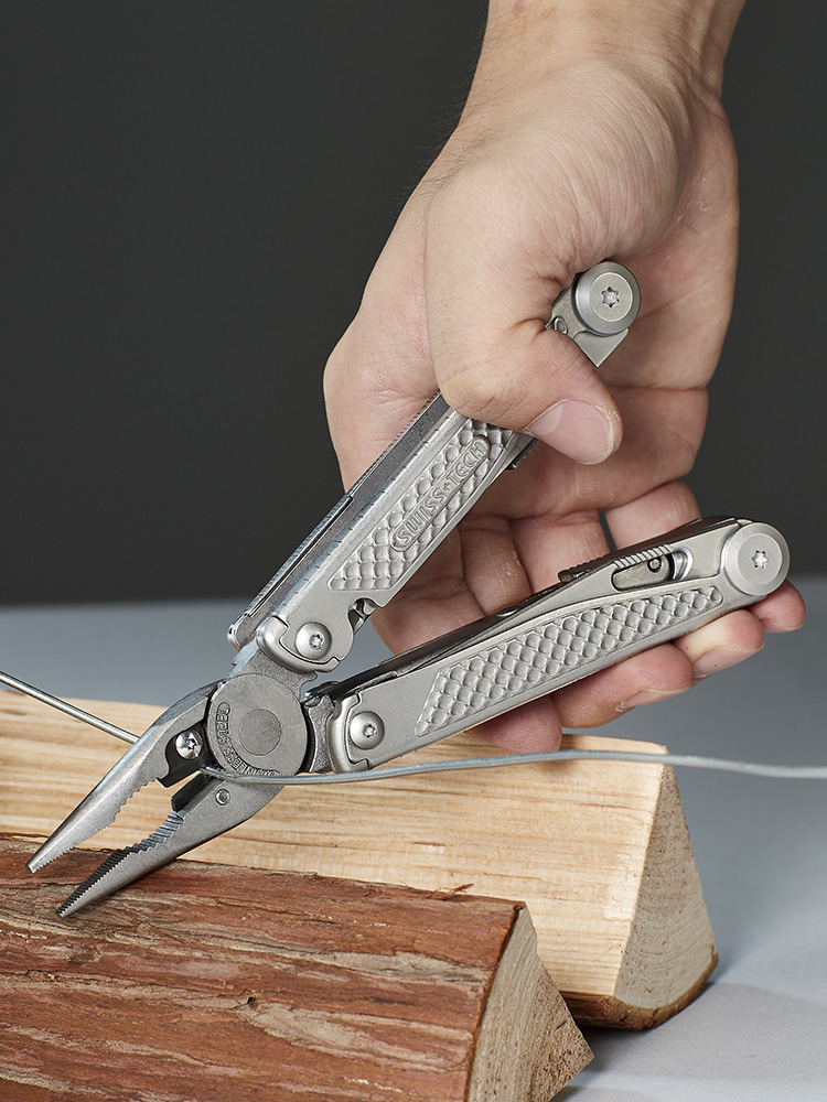 Swiss+Tech 18in1 Crocodile Pliers Multi-tool Survival Kit