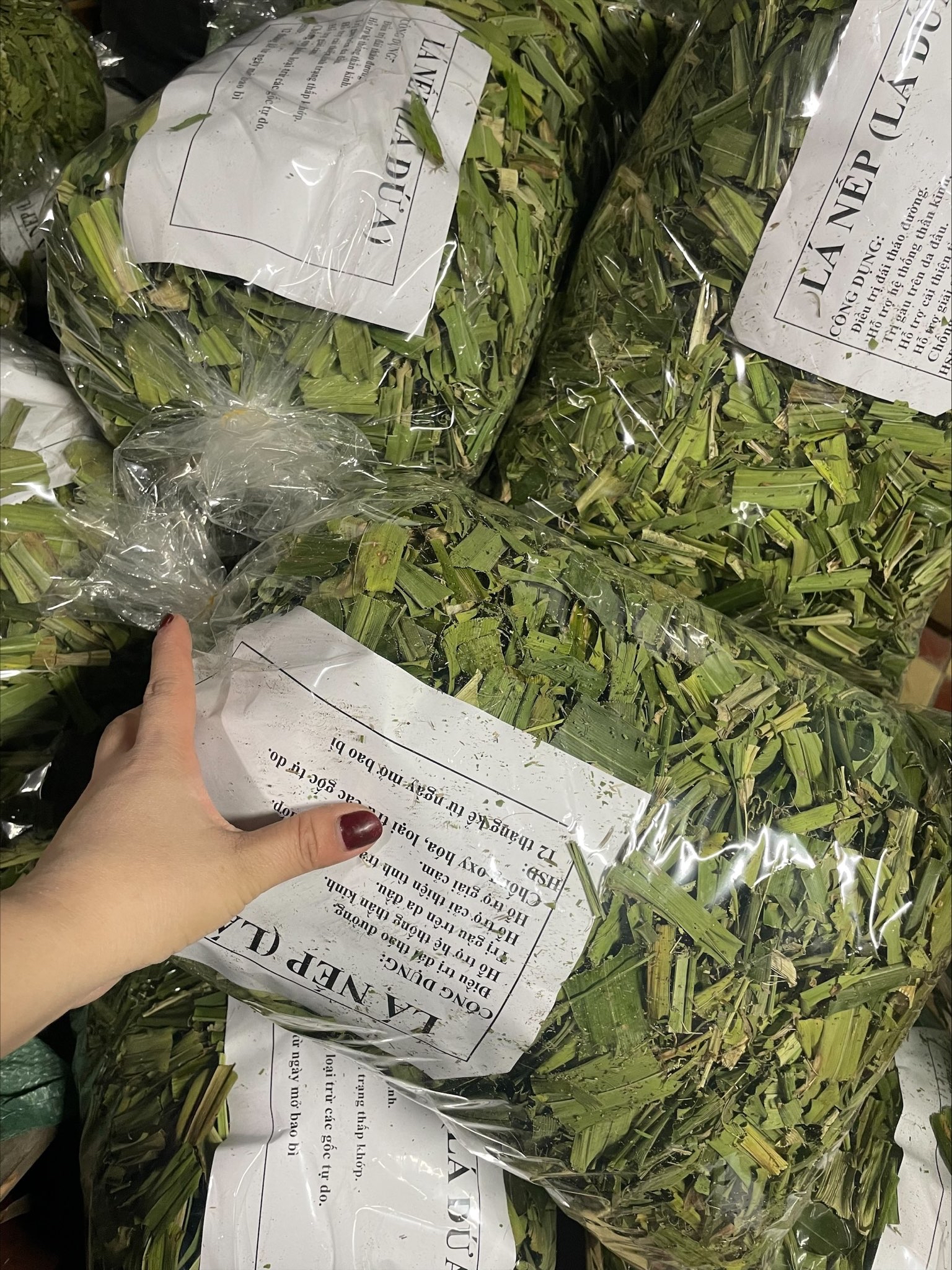 100GR Lá nếp sấy khô ( lá dứa sấy khô)
