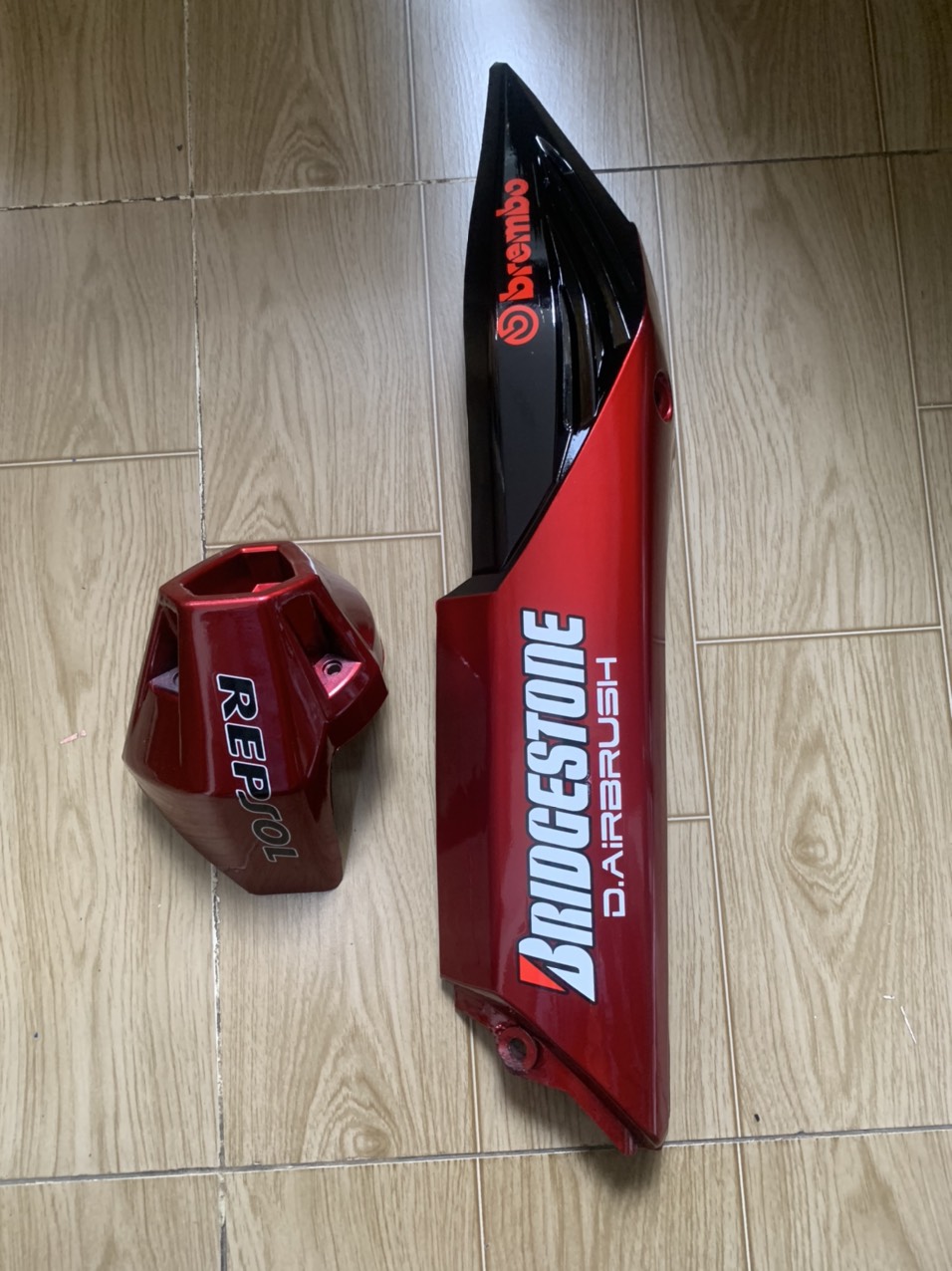 ỐP pô và chụp đích pô xe winner v1 màu đỏ đô bóng