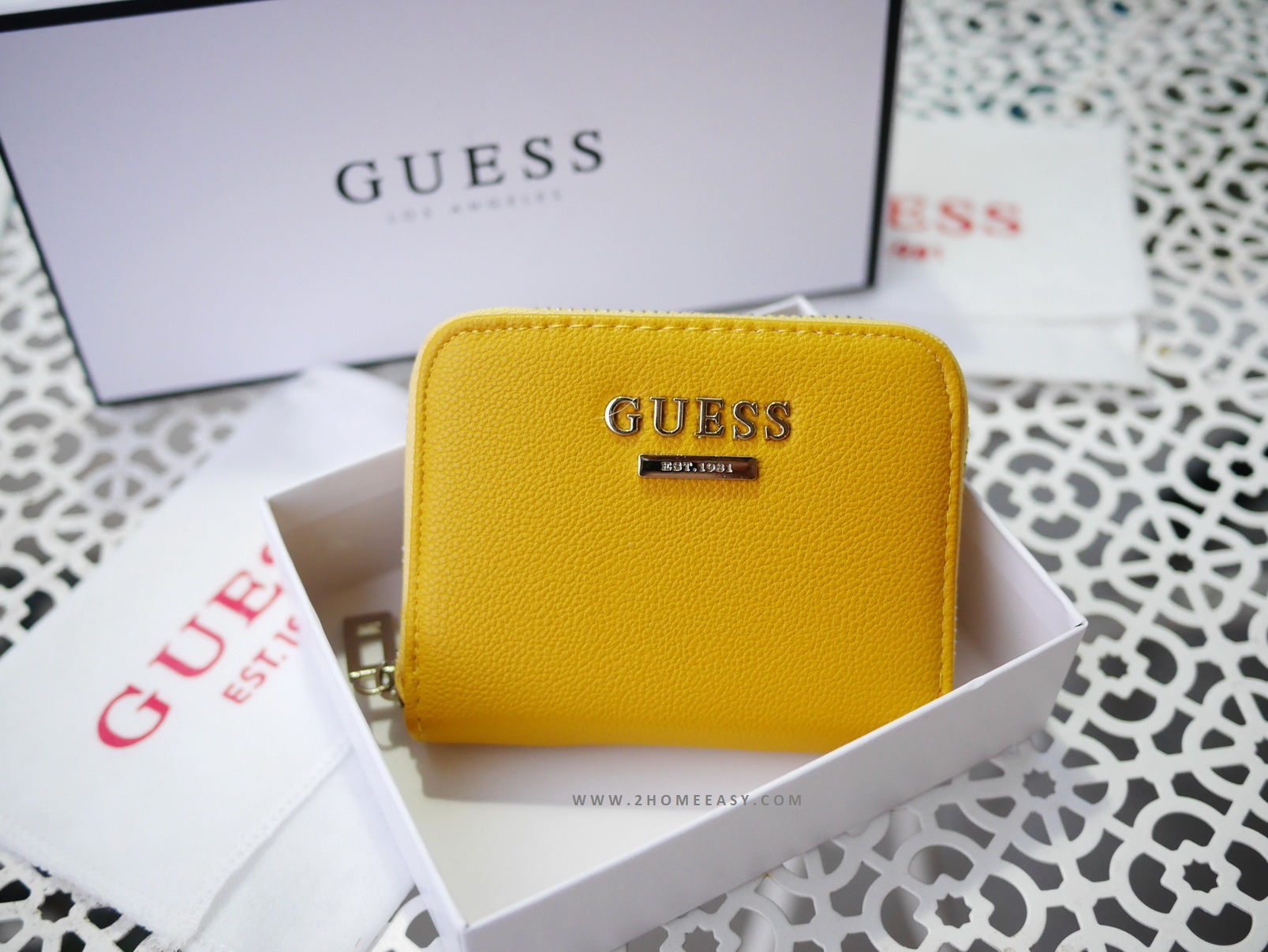 กระเป๋าสตางค์สั้น Guess Small Wallet สีเหลือง Lazada.co.th
