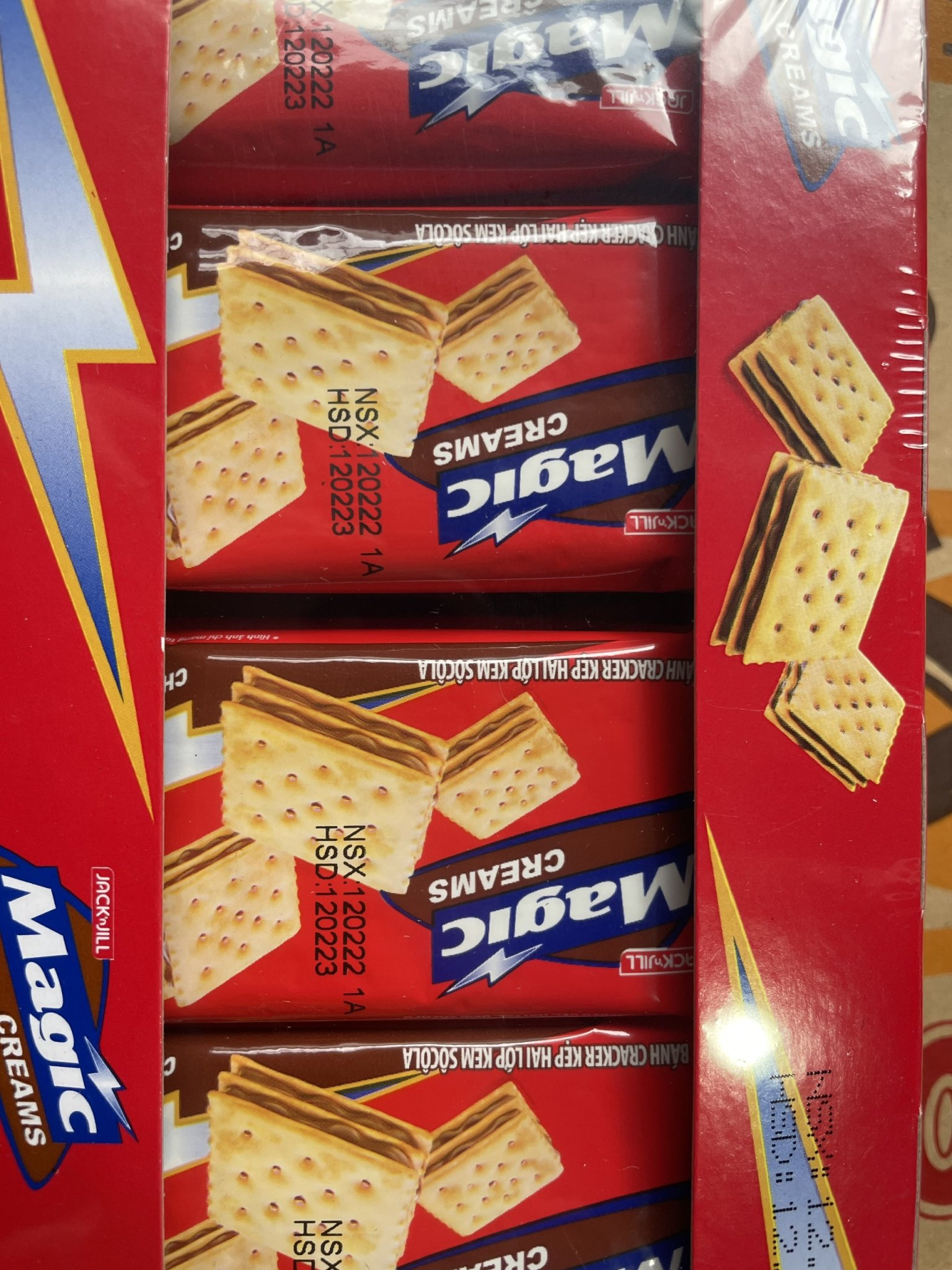 Bánh Magic Cracker Siêu Giòn Hai Lớp Kem Sôcôla (Hộp 20 gói)