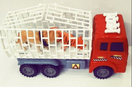 XE CHỞ THÚ 2 CON CHẠY ĐÀ 326-55 GIÁ 39K