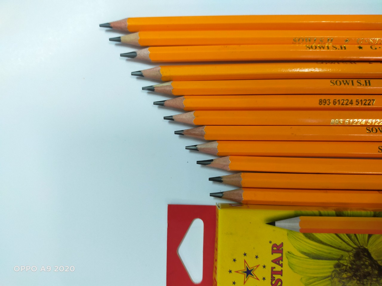 Hộp 12 bút chì Vàng GStar (2B/3B/4B/5B/6B)