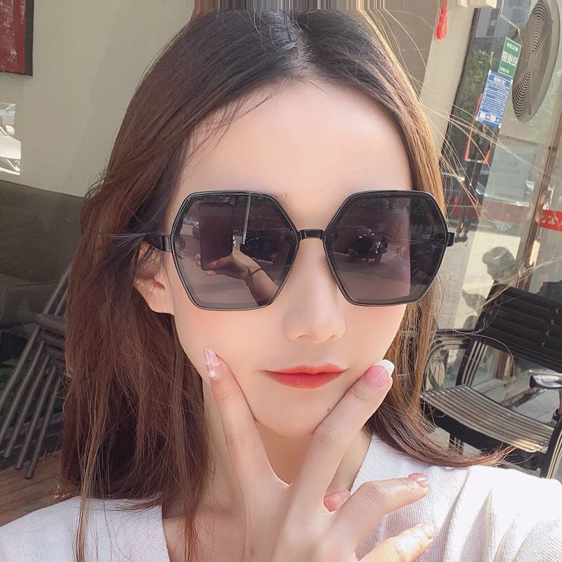 Kính mát thời trang khung lục giác d113
