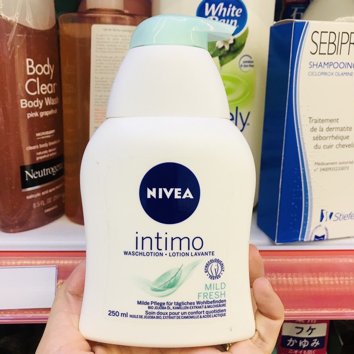 Dung Dịch Vệ Sinh Phụ Nữ Nivea Intimo Mild Fresh, 250 ml