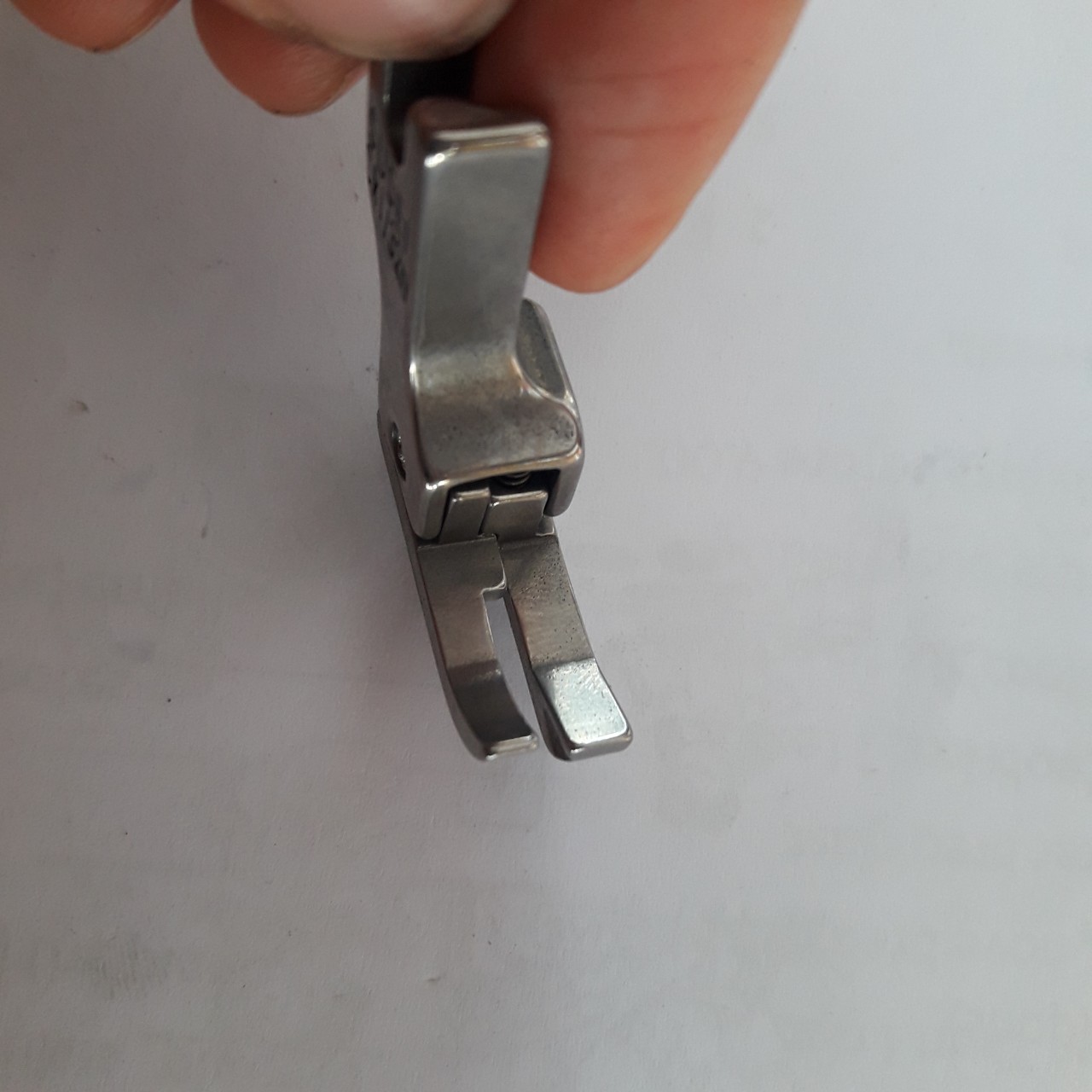 Chân vịt mí máy 1kim (Sewing Machine Foot) giúp mí đều công nghiệp