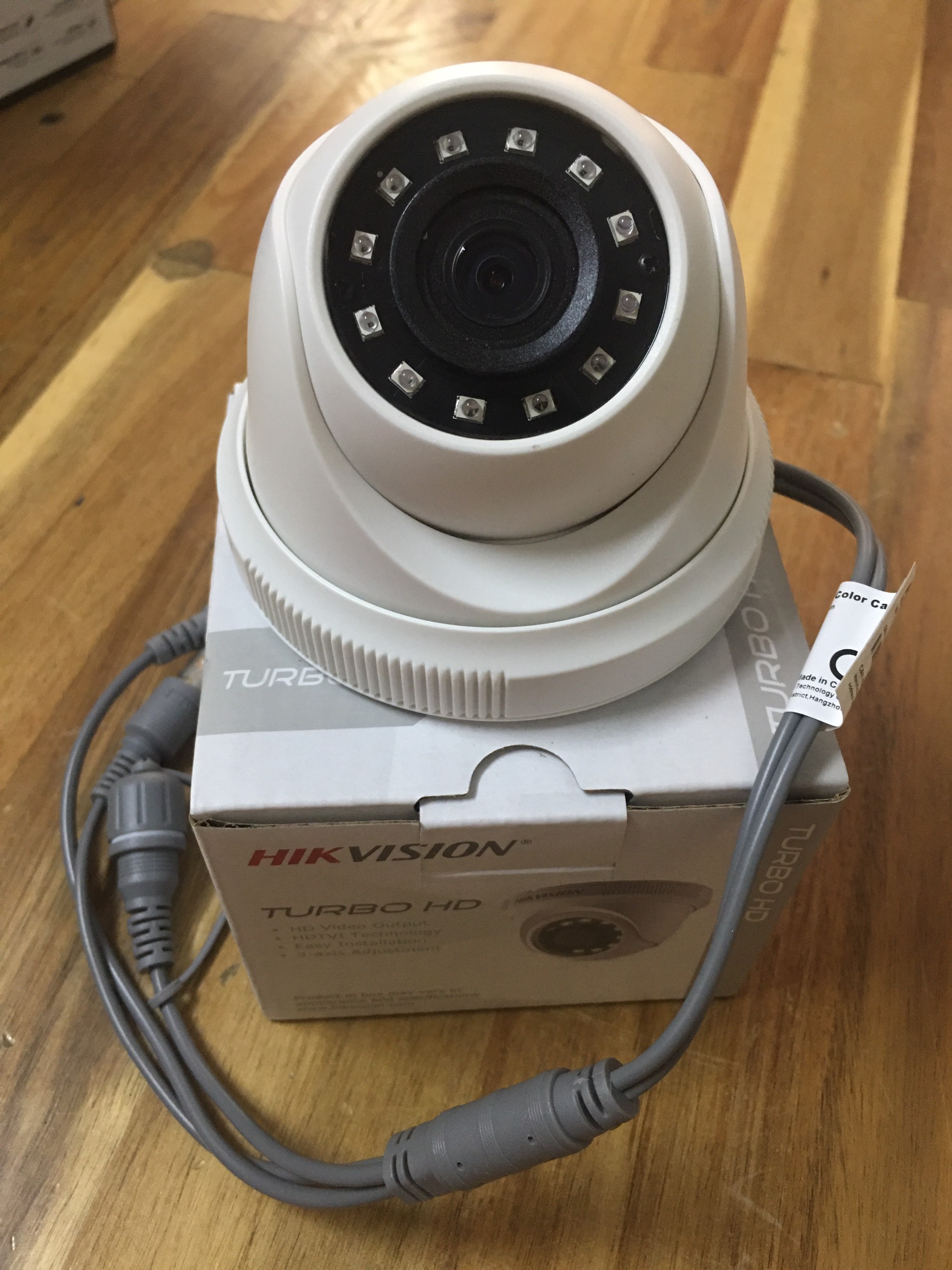 Camera Hikvision DS-2CE56B2-IPF 2.0 Megapixel