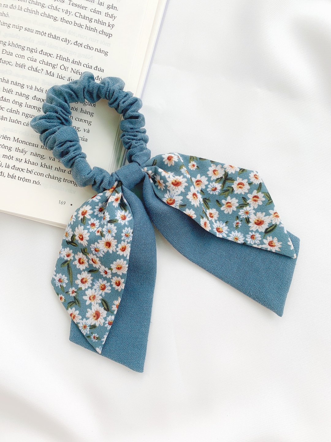 Cột tóc nơ đôi Petal Scrunchie The little Bownie