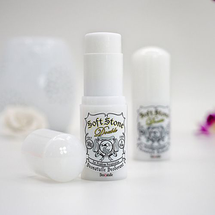 Lăn khử mùi đá khoáng Deonatulle Soft Stone Nhật Bản