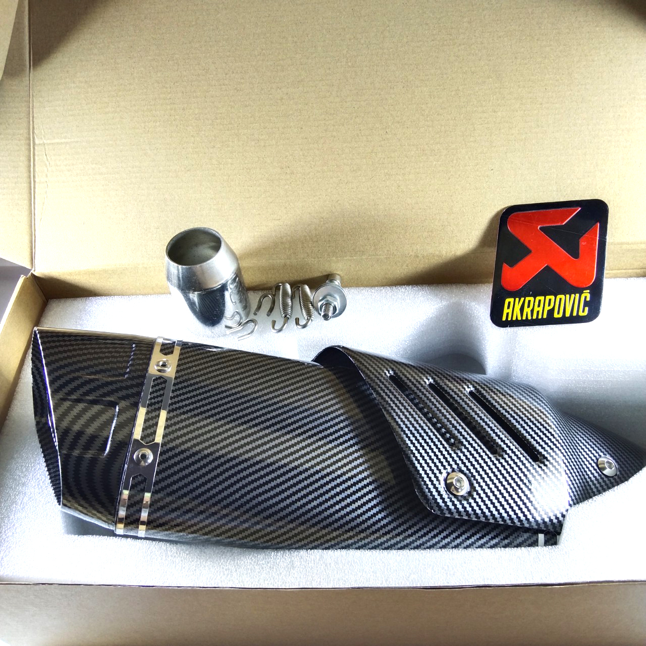 lon pô AKRAPOVIC R1 loại 1 Full Carbon