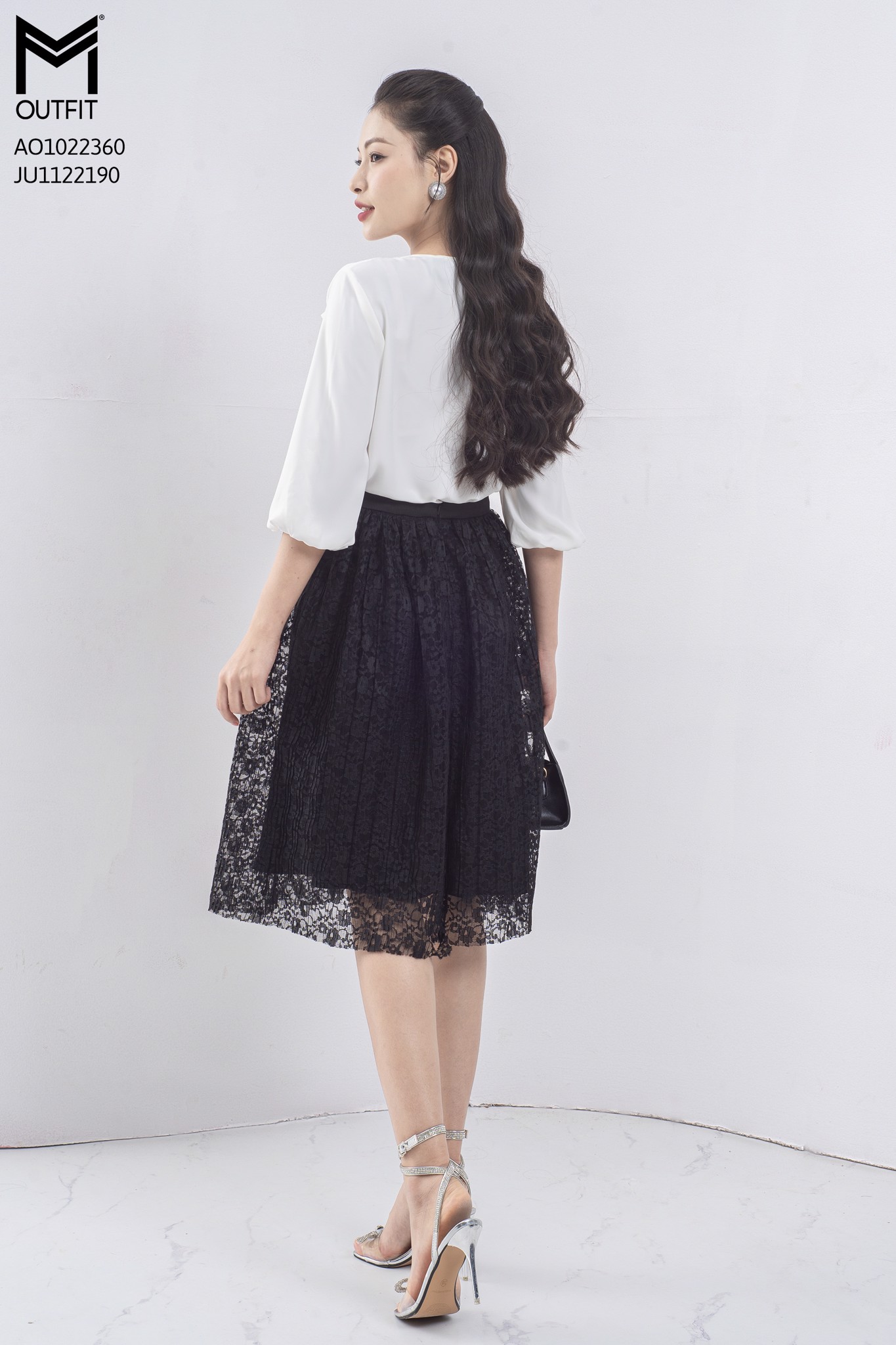 Chân váy ren dập ly
