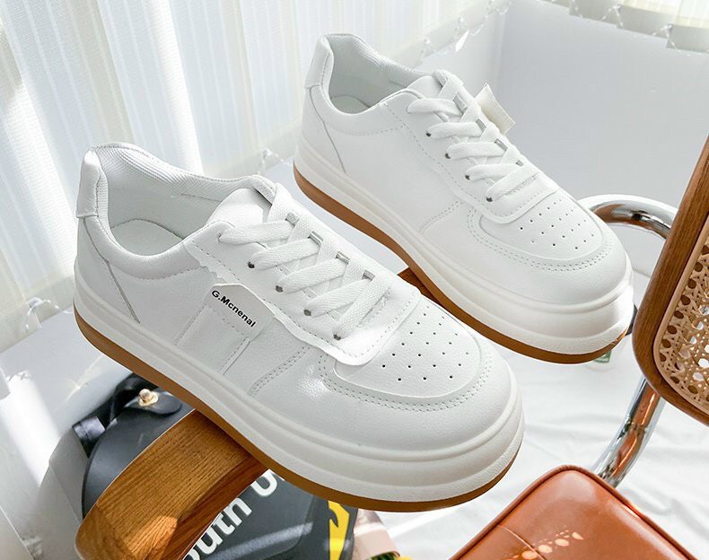 giày nữ basic sneaker trắng tuyết đế nâu nổi bật