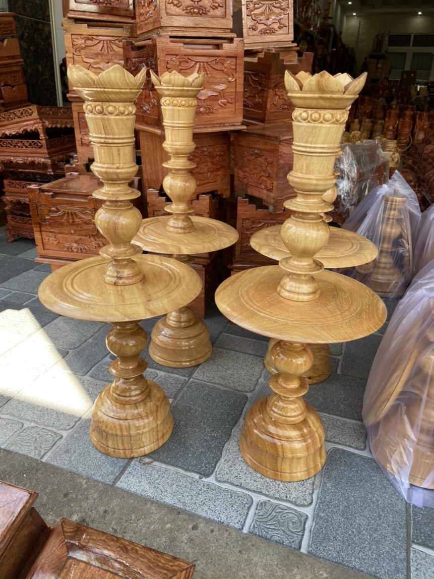 Cặp đèn cầy Thờ Gỗ Gỏ Cao 50Cm