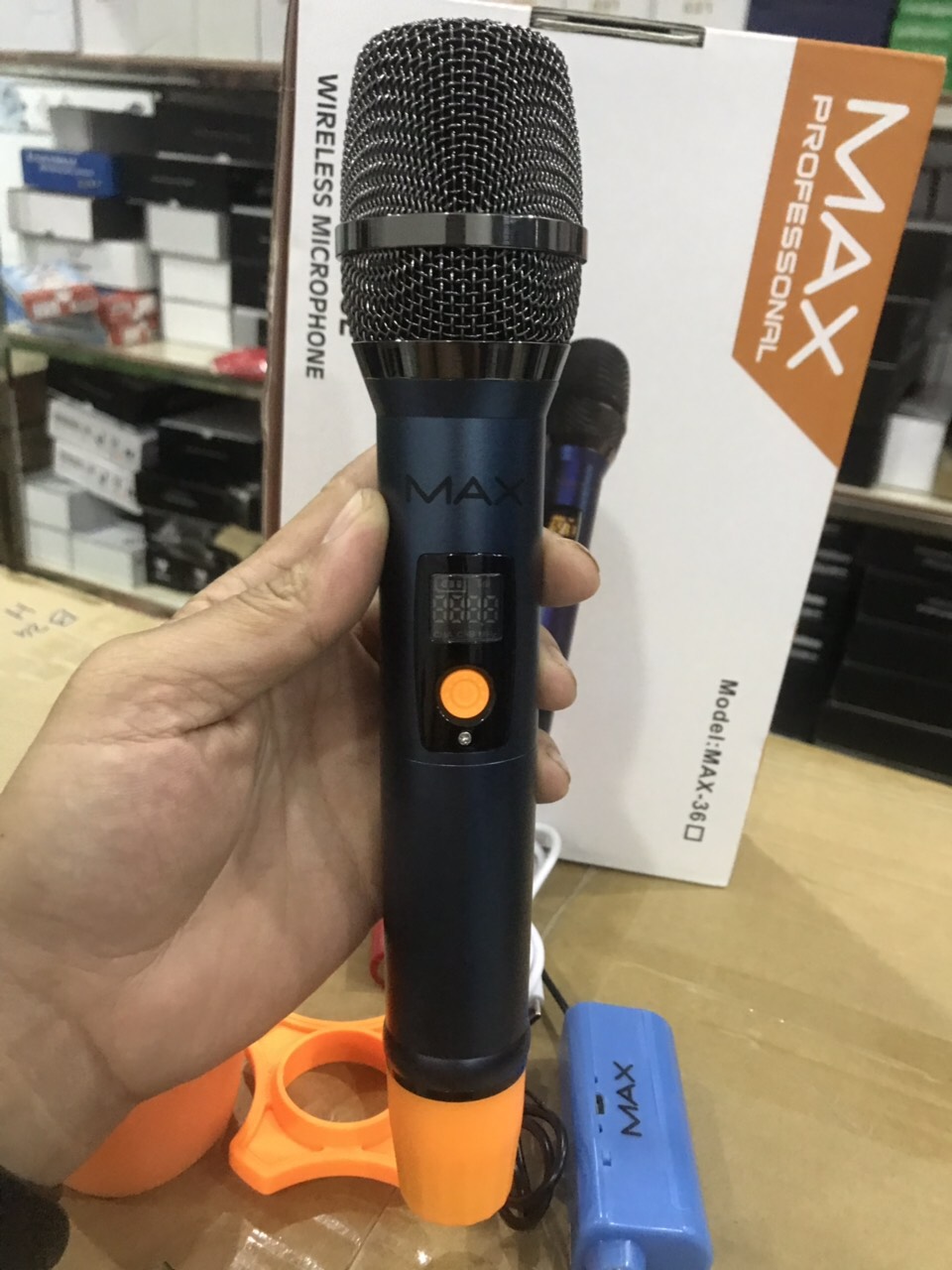 Micro không dây đa năng Max 36