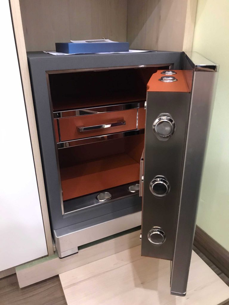 Két sắt thông minh Philips SBX701-4B0 (60kg- 150kg. Giá từ 23tr - 65tr)