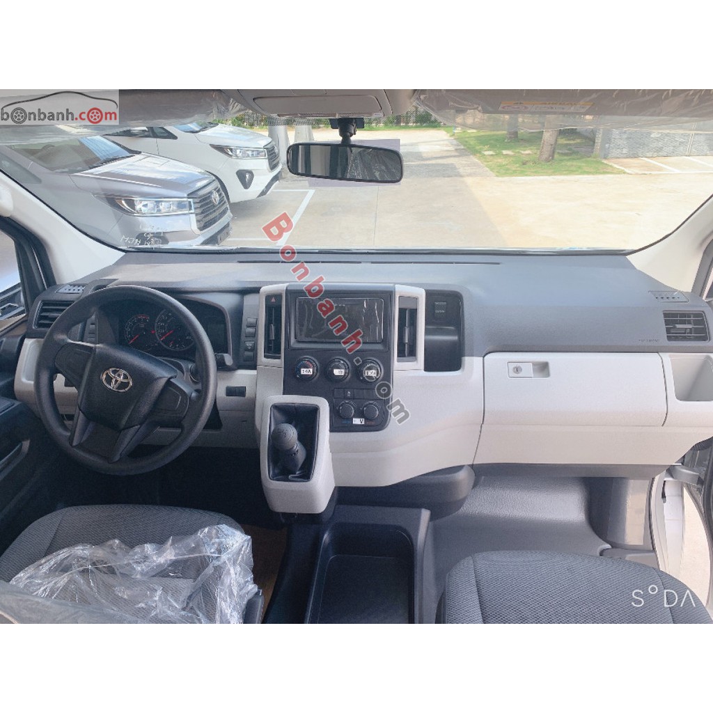 Thảm taplo toyota hiace bằng nhung lông, da vân carbon, da vân gỗ