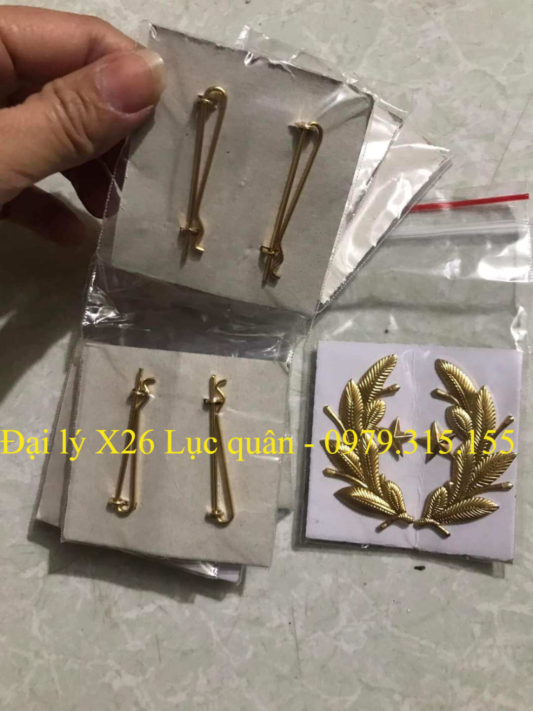 Cành tùng bông lúa ve áo hàng chuẩn lᴏại 1