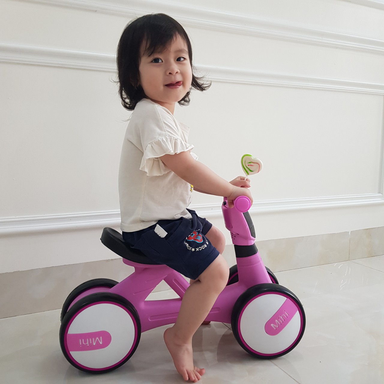 Xe chòi chân cho bé 1006. Xe thăng bằng trẻ em (Có nhạc/ Có đèn Led)