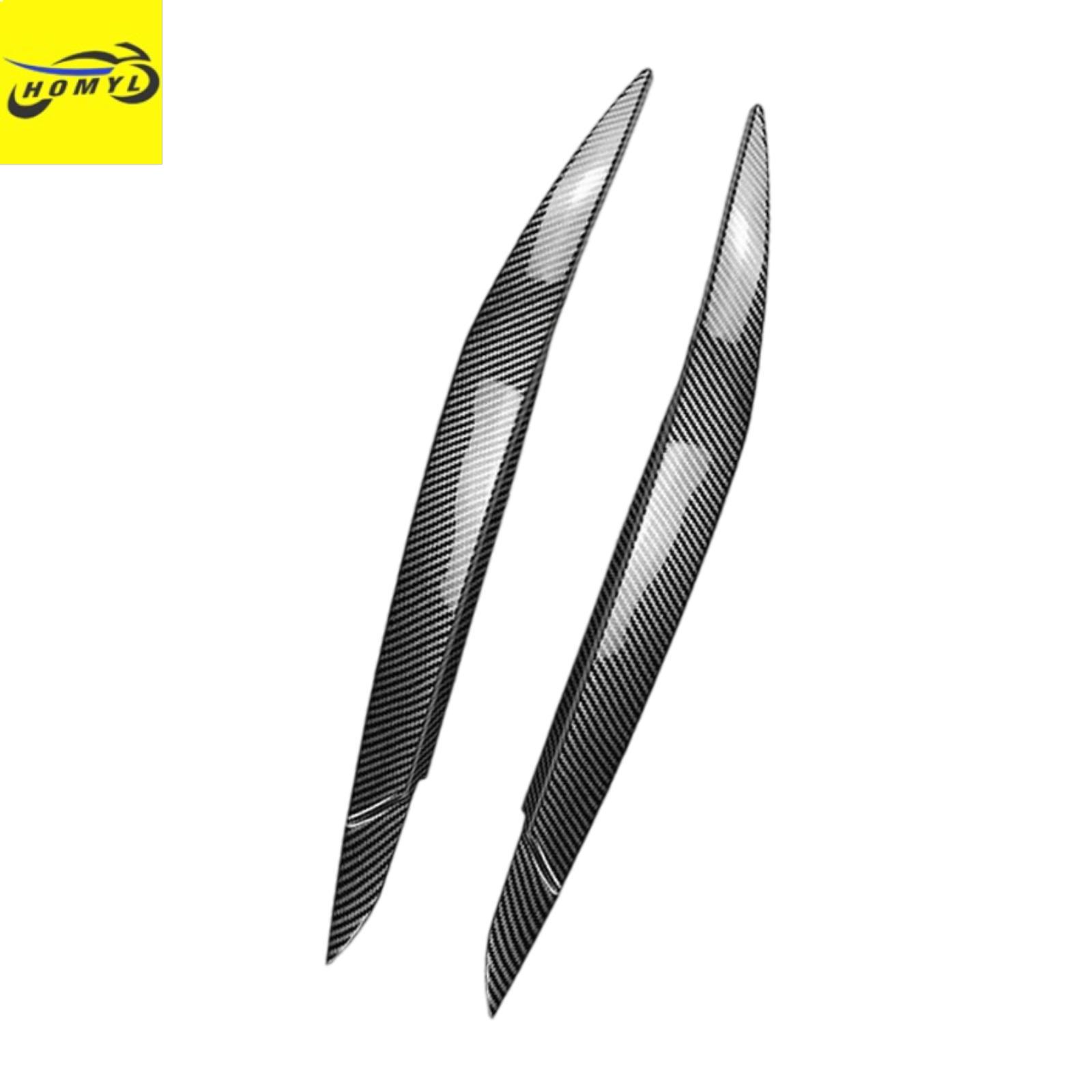 Dán kính chắn nắng cho ô tô.