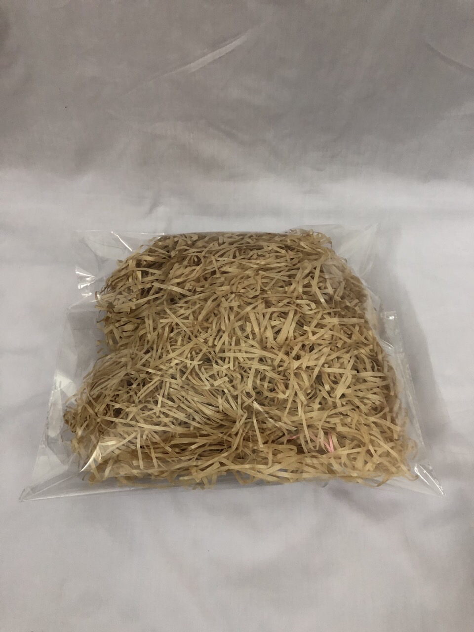 Giấy rơm/giấy vụn trang trí hộp quà/ 50 gram